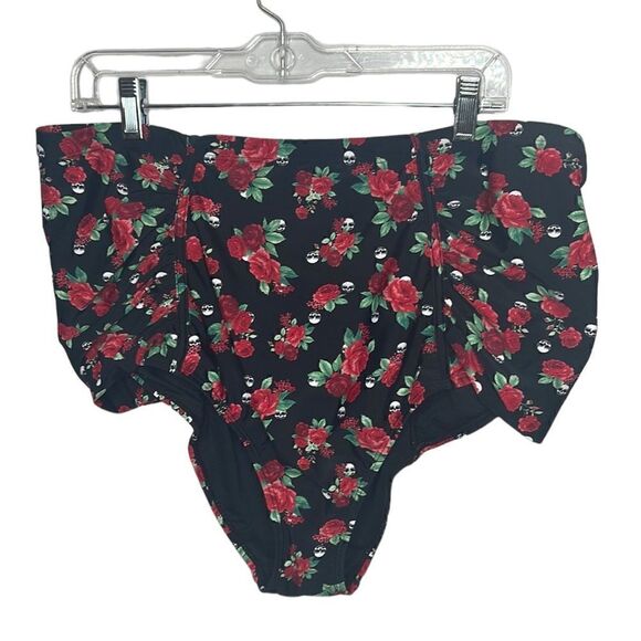 Hot Topic Roses & Skull Ruched High Waisted Swim Bottoms. Size 3 (3X). - Picture 4 of 12